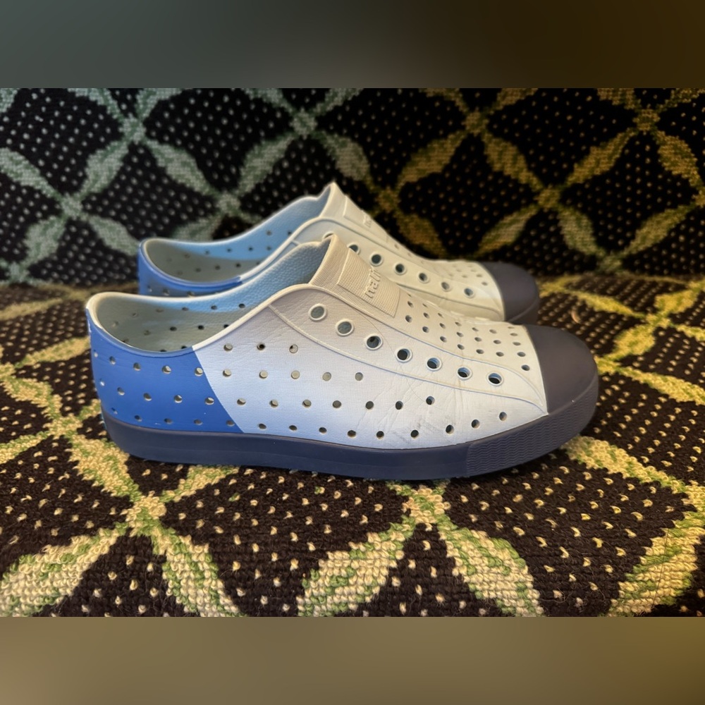 Native Boys’ Jefferson Blue Shoes, size J3
